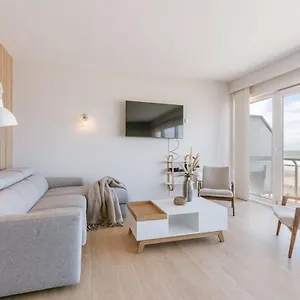 Huswell - Bright Seaview In Apartment